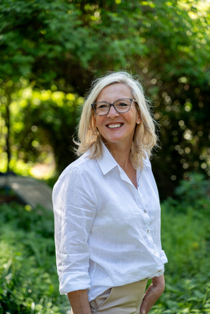 Professionelles Businessportrait aufgenommen von einem Business-Fotografen in Hamburg – modernes Fotoshooting 2025 für Unternehmensauftritt und Karriere.